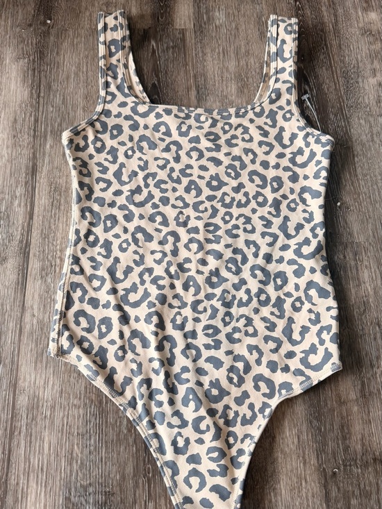 Abercrombie & Fitch Tops - Abercrombie & Fitch Beige and Gray Leopard Print Bodysuit